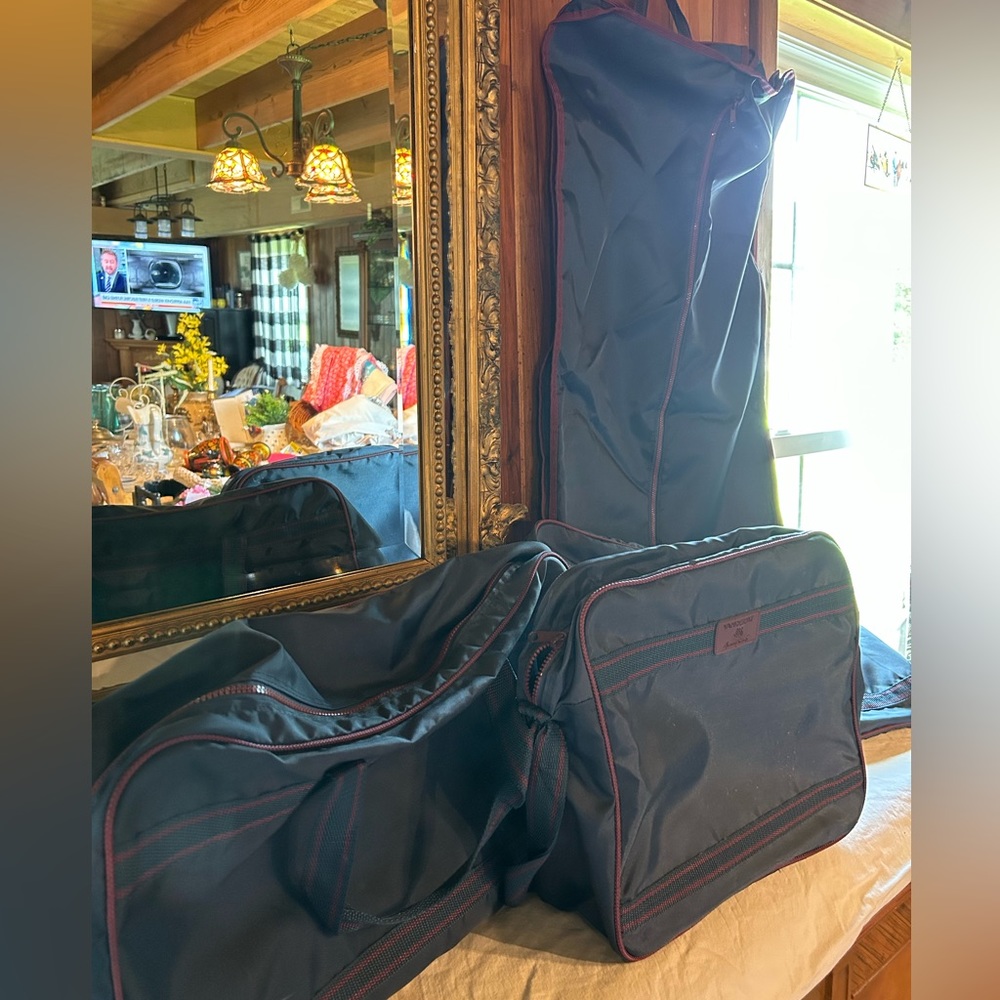 Vintage Gloria Vanderbilt navy travel luggage 4 piece set